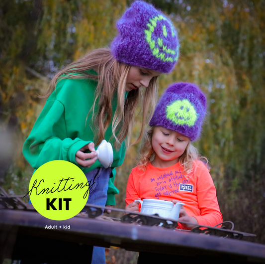 Knitting Kit – Chunky mohair Smiley beanies adult + kid (ENG-NL)